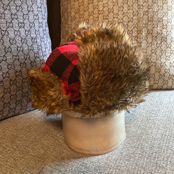 Red and black lumberjack fur trappers hat - Picture 3 of 11